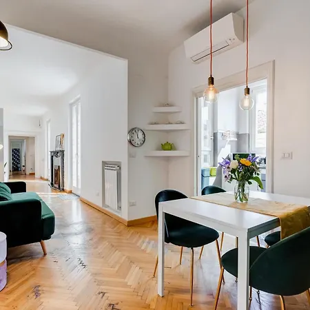 Attico Incantevole Con Idromassaggio E Terrazzo アパート ローマ