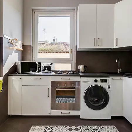 アパート Attico Incantevole Con Idromassaggio E Terrazzo ローマ